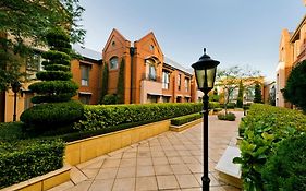 Majestic Old Lion Apartments